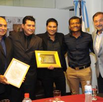 &iexcl;Muy merecido! / Reconocieron a Vale 4 por sus 20 a&ntilde;os de trayectoria