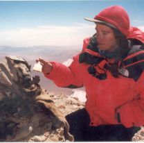 Presentan el libro biográfico de la arqueóloga que descubrió las momias del Llullaillaco