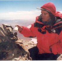 Presentan el libro biogr&aacute;fico de la arque&oacute;loga que descubri&oacute; las momias del Llullaillaco