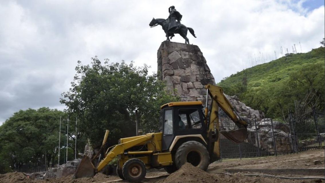 ¡Manos a la obra! / Comenzaron las obras de restauración del Monumento a Güemes
