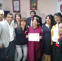 ¡Orgullo salteño! / A los 56 años la coplera Balvina Ramos finalizó el secundario