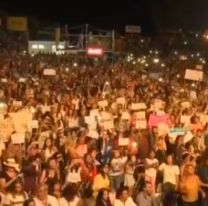 “Siempre aqu&iacute; te espero”, el cartel con el que recibieron a Abel Pintos en la Serenata