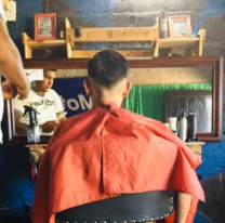 Peluquero salte&ntilde;o les cortar&aacute; el pelo gratis a los nenes m&aacute;s humildes