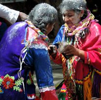 Jueves de Comadres: un d&iacute;a para compartir y cantar unas coplas