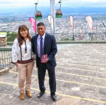&iexcl;Bien ah&iacute;! / Una nueva pareja di&oacute; el s&iacute; en la cima del Cerro San Bernardo