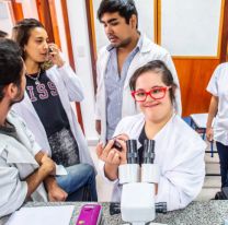 ¡Orgullo Salteño! / Eva Godoy es la primera universitaria con síndrome de Down en la provincia