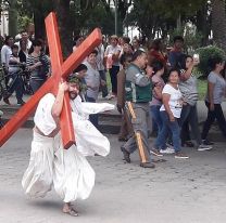 Una multitud se emocion&oacute; con el V&iacute;a Crucis Gaucho