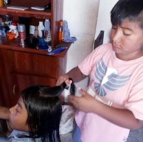 Un estilista salte&ntilde;o de ocho a&ntilde;os es la estrella de los desfiles de su ciudad