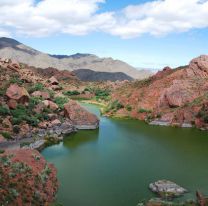 Laguna salte&ntilde;a atrae a ovnis, monstruos y fantasmas
