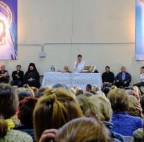 [HAY FOTOS] Una multitud en la primera conferencia de María Livia