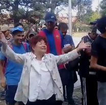 Con un corazón gigante: jubilada cocina y da de comer a la gente que más lo necesita