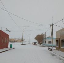 La nieve sorprendi&oacute; a todos en parte de Salta: salieron a hacer mu&ntilde;equitos