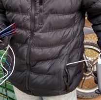 &iexcl;Invento salte&ntilde;o! / El “Calienta-Campera” promete darnos calor al instante y en cualquier lugar