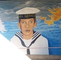 ¡Héroe de la patria! / Con un mural, homenajearon al cabo Patricio Guanca