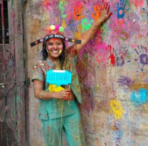 Los padres venden dulces para pagar sus estudios: ella se recibi&oacute; de m&eacute;dica