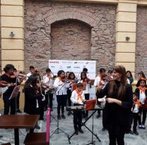 Enseñan a tocar instrumentos de viento y percusión gratis