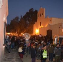 Decidieron casarse en medio de una peregrinaci&oacute;n en Cachi: otra conmovedora historia del milagro