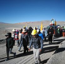 El milagro de los mineros: como todos los años, caminarán casi 300 kilometros por montañas