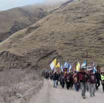 Milagro salte&ntilde;o / A pie, a caballo o en bicicleta, los peregrinos bajan desde los cerros