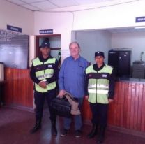 Polic&iacute;as salte&ntilde;os encontraron un malet&iacute;n lleno de plata y se lo devolvieron al due&ntilde;o [FOTO]