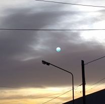 ¿Lo viste? / En la tarde de hoy la luna azul, sorprendió a todos los salteños