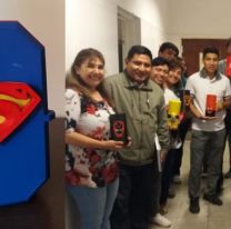 La buena del d&iacute;a / J&oacute;venes donaron portasueros con dise&ntilde;os infantiles para los m&aacute;s peques