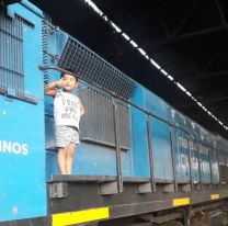 Es de Güemes, tiene 4 años y sueña con ser un ferroviario, como su papá