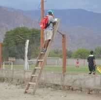 El salte&ntilde;o que emociona al mundo: as&iacute; lleg&oacute; a relatar Marquitos un partido de f&uacute;tbol, en Cafayate