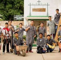 Jóvenes estudiantes de Yrigoyen edifican su propio playón polideportivo