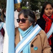 Adelma tiene 80 años y terminó la primaria como abanderada