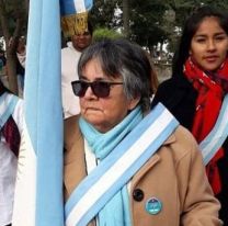 Adelma tiene 80 años y terminó la primaria como abanderada