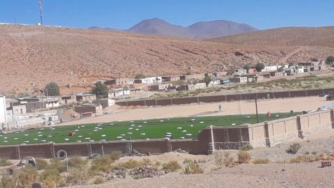 Mañana inaugurarán la primera cancha de césped sintético de la Puna
