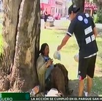 Peluqueros entregaron bolsones a personas en situaci&oacute;n de calle