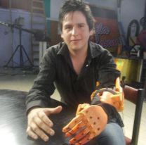 Es salte&ntilde;o, perdi&oacute; un brazo e hizo uno de los inventos m&aacute;s creativos