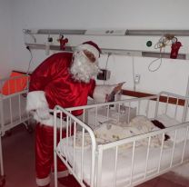 Pap&aacute; Noel llev&oacute; alegr&iacute;a y regalos a los chicos del Hospital Materno Infantil