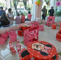 Exposición y venta de juguetes fabricados en el penal de Villa Las Rosas por el Día de Reyes