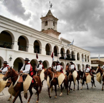 Imperdible | Los días miércoles y sábados se realizará el tradicional cambio de guardia en el Cabildo