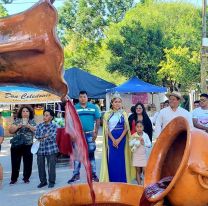 Todos con la copa llena: ya est&aacute; funcionando la fuente de vino tinto en Animan&aacute;