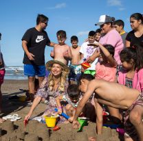 Fabiola Yañez llevó a chicos de Salta a conocer el mar