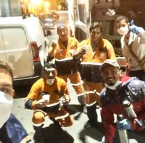 FOTOS | Salte&ntilde;os salieron en la madrugada a repartir caf&eacute;, sandwichs, alcohol en gel y barbijos