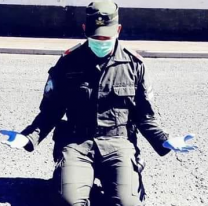 El Gendarme, de rodilla ante Dios y de pi&eacute; ante el mundo
