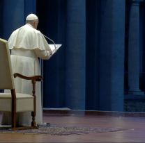 El Papa bendijo al mundo desde la vac&iacute;a Plaza de San Pedro: “en esta tormenta estamos todos”