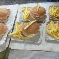 Salteño regala “hamburguesas completas” a los policías que combaten al coronavirus