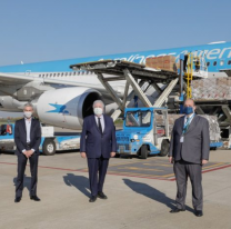 Llegó desde China el segundo vuelo de Aerolíneas Argentinas con insumos sanitarios