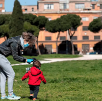 El Gobierno eval&uacute;a habilitar salidas recreativas para chicos