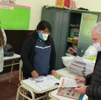Reparten kits escolares para quienes no tienen conectividad