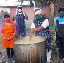 Vecinos solidarios cocinan y entregan comida a los m&aacute;s necesitados en Salta