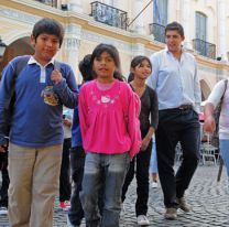 Niños menores de 12 años podrán salir a hacer las compras con alguno de sus padres