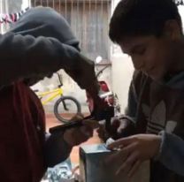 VIDEO | La historia del salte&ntilde;o que fabrica palas para ayudar a su pap&aacute; que sufri&oacute; un ACV, lleg&oacute; a TN