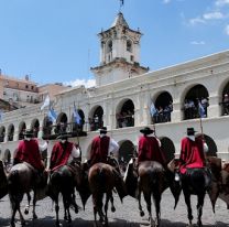 <p>Salta-Argentina – Cambio de Guardia – Espectaculo que se realiza en la Plaza 9 de Julio por personal de la Policia de la Provincia afectado a la Guardia de Honor de Sr. Gobernador</p>
